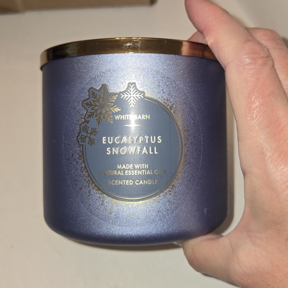 White Barn Eucalyptus Snowfall Candle 14.5 oz 3-wick NEW - Picture 2 of 7